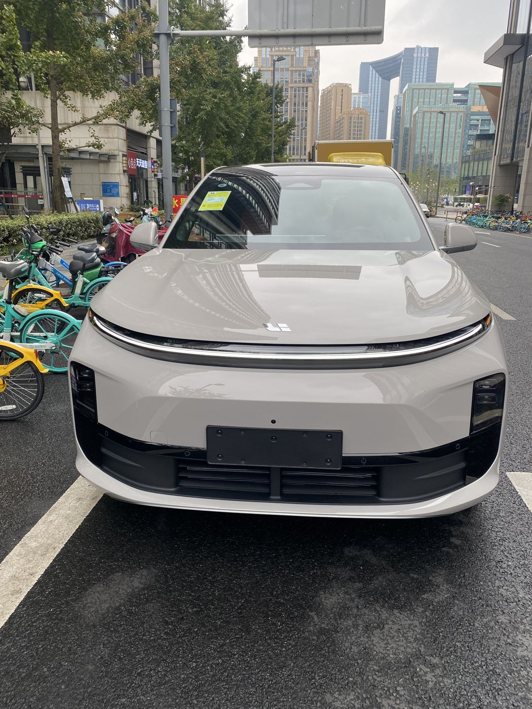 太阳成集团tyc7111 MEGA 高压纯电 MPV